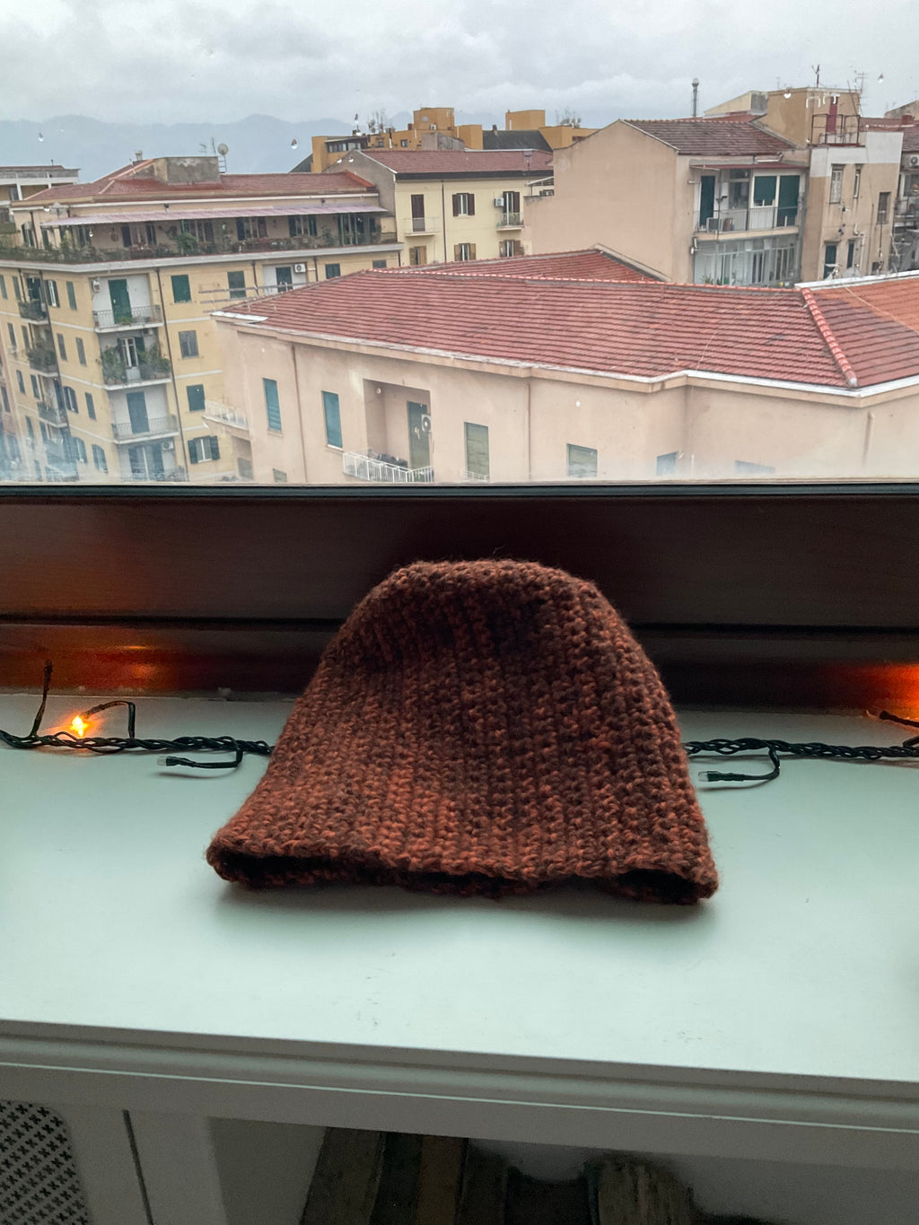 Cappello marrone e ruggine