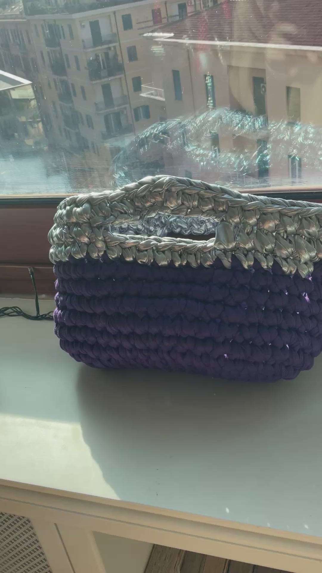 Borsa viola ed argentata